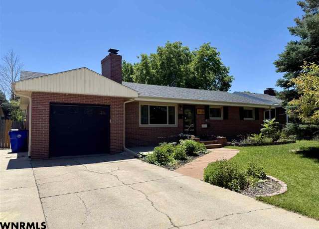Property at 1925 Q St, Gering, NE 69341, 4 beds, 3 baths