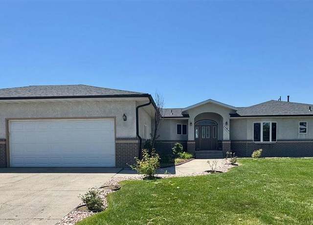 Property at 1202 Meadowlark Dr, Scottsbluff, NE 69361, 5 beds, 4 baths