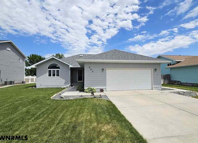 Property at 990 6th St, Gering, NE 69341, 3 beds, 2 baths