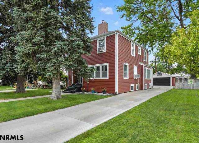 Property at 1612 5th Ave, Scottsbluff, NE 69361, 3 beds, 4 baths