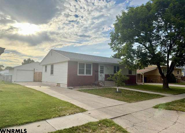 Property at 2918 Avenue F, Scottsbluff, NE 69361, 5 beds, 2 baths