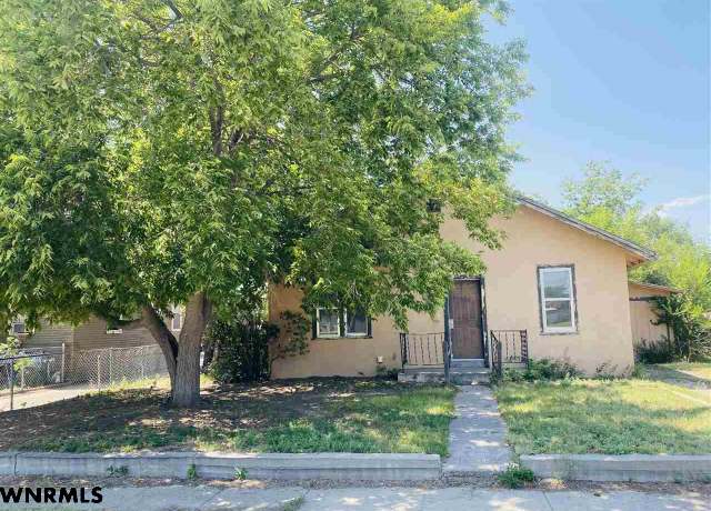 Property at 1816 10th Ave, Scottsbluff, NE 69361, 2 beds, 1 bath