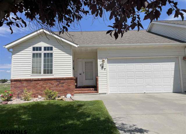 Property at 707 Monument Cir, Scottsbluff, NE 69361, 2 beds, 3 baths