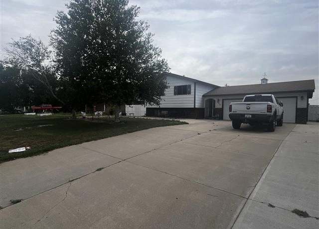 Property at 308 Crook St, Hemingford, NE 69348, 3 beds, 2 baths