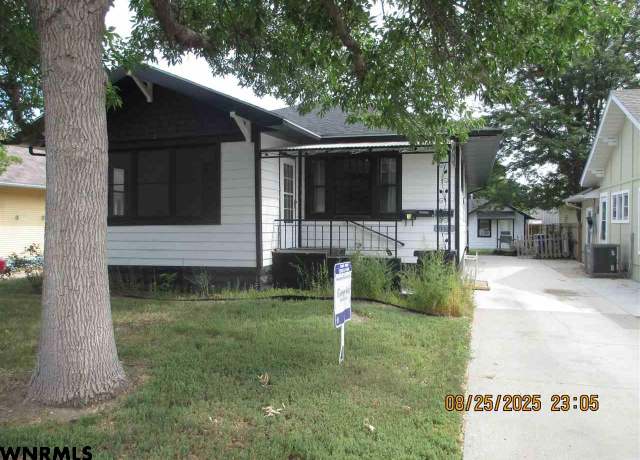Property at 1905 6th Ave, Scottsbluff, NE 69361, 4 beds, 3 baths