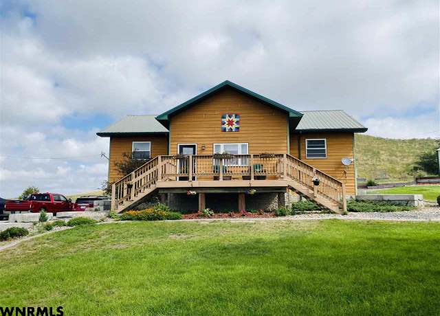 Property at 280328 Lake Minatare Rd, Minatare, NE 69356, 5 beds, 3 baths