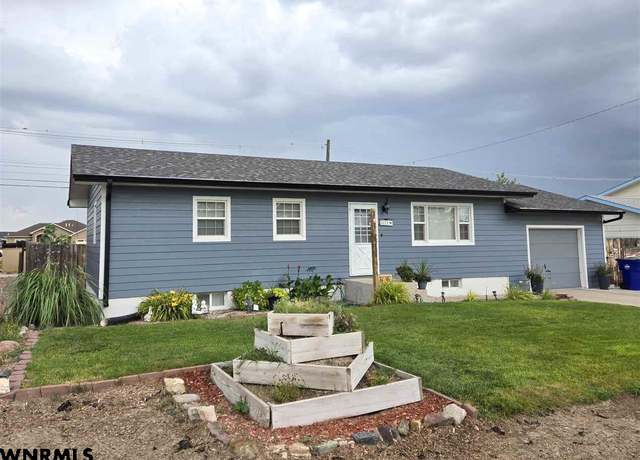 Property at 2610 Chateau Way, Gering, NE 69341, 4 beds, 2 baths