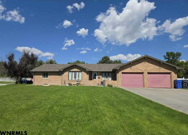 Property at 1101 Primrose Dr, Scottsbluff, NE 69361, 4 beds, 4 baths
