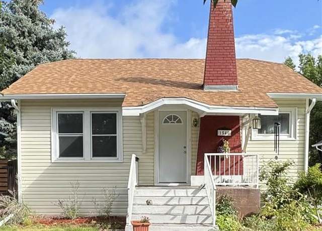 Property at 1540 O St, Gering, NE 69341, 2 beds, 2 baths
