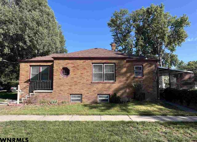Property at 2401 Avenue E, Scottsbluff, NE 69361, 4 beds, 2 baths