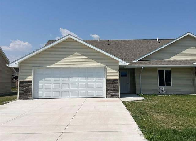 Property at 2514 Circle Dr, Scottsbluff, NE 69361, 2 beds, 2 baths