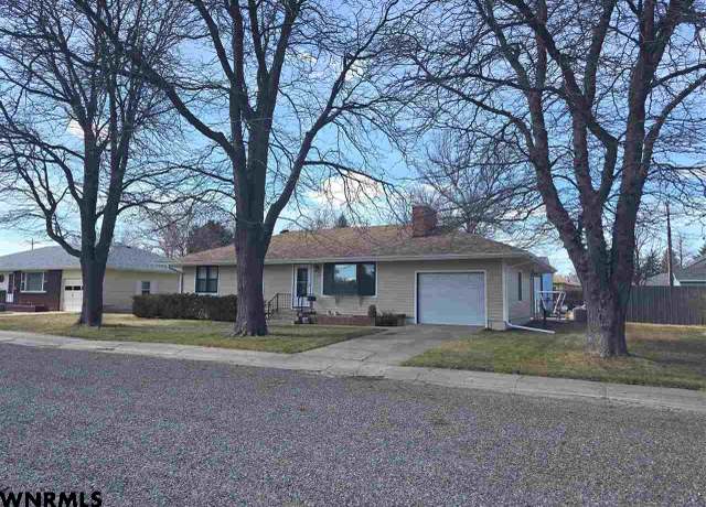 Property at 606 S Locust St, Kimball, NE 69145, 3 beds, 2 baths