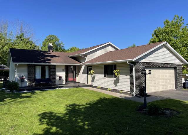 Property at 10 Riverside Pkwy, Massena, NY 13662, 4 beds, 3 baths
