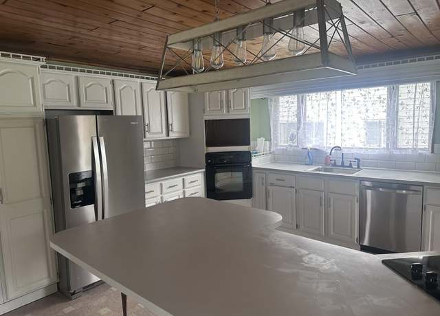 Property at 1011 New York Ave, Ogdensburg, NY 13669, 3 beds, 1 bath