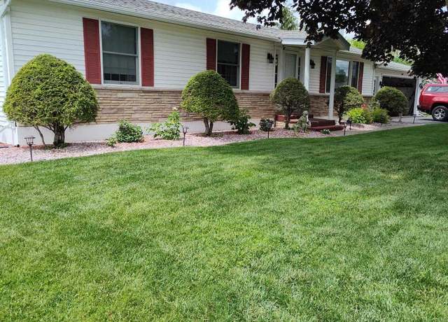 Property at 6 Prospect Cir, Massena, NY 13662, 3 beds, 2.5 baths
