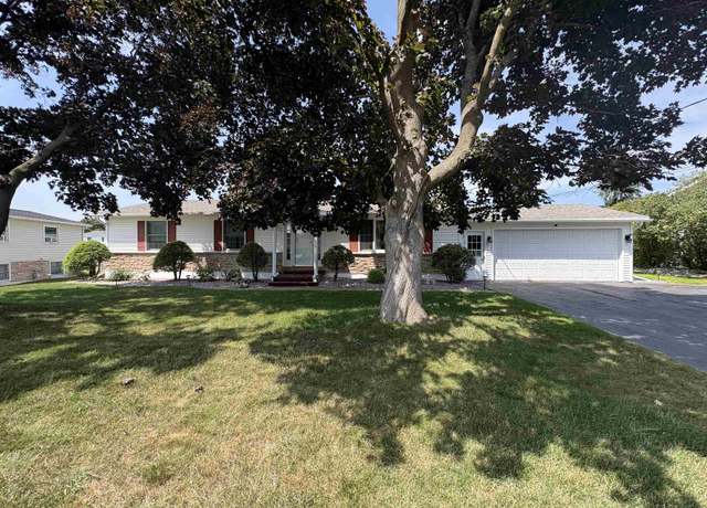 Property at 6 Prospect Cir, Massena, NY 13662, 3 beds, 2.5 baths