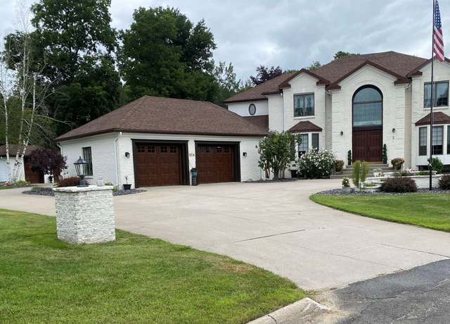 Property at 2 Kensington Pl, Massena, NY 13662, 6 beds, 5.5 baths