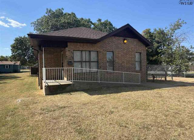 Property at 501 S Archer St, Henrietta, TX 76365, 3 beds, 2 baths