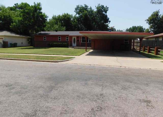 Property at 516 N Hilltop Ave, Burkburnett, TX 76354, 4 beds, 0.5 baths