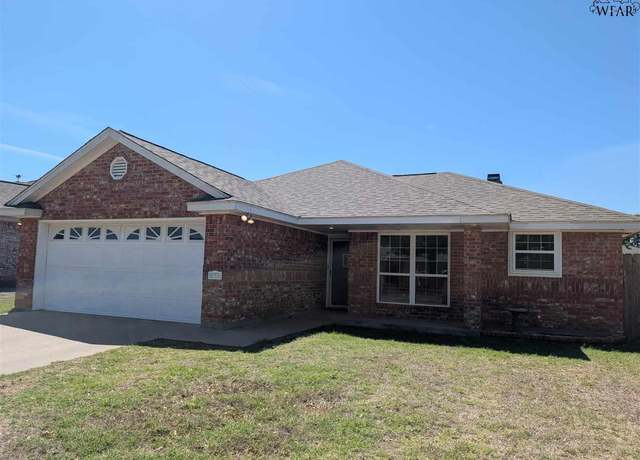 Property at 131 Garrett St, Burkburnett, TX 76354, 3 beds, 2 baths