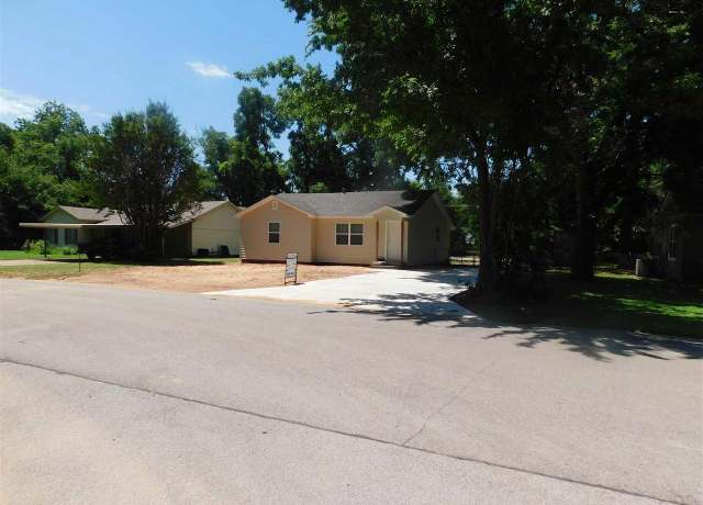 Property at 526 Rosewood Ave, Burkburnett, TX 76354, 2 beds, 1 bath