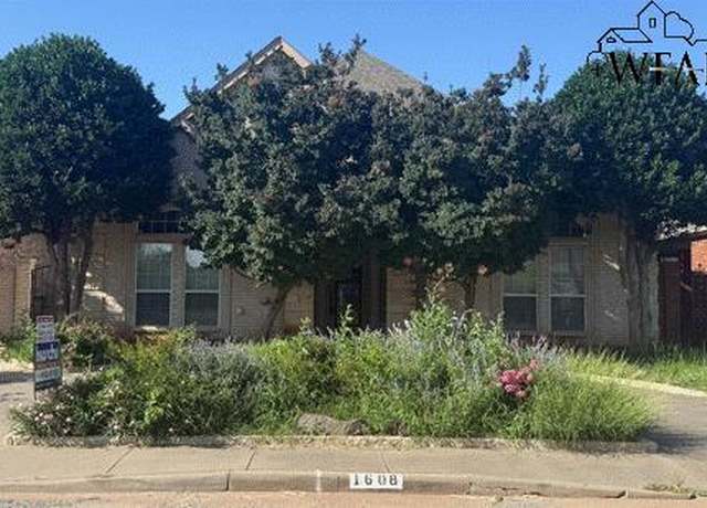 Property at 1608 Tanglewood Dr, Wichita Falls, TX 76309, 3 beds, 0.5 baths