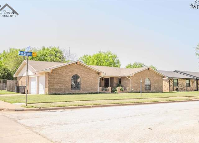 Property at 2301 Randolph Dr, Wichita Falls, TX 76306, 4 beds, 2 baths