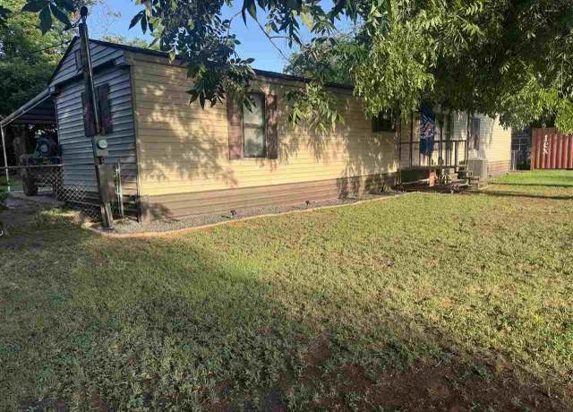 Property at 201 Westwood Dr, Burkburnett, TX 76354, 3 beds, 2 baths