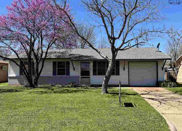 Property at 1612 Las Vegas Trl, Wichita Falls, TX 76306, 3 beds, 1 bath