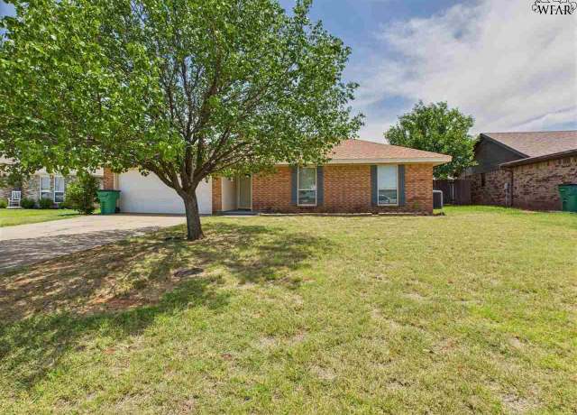 Property at 505 W Coleman Rd, Iowa Park, TX 76367, 3 beds, 2 baths