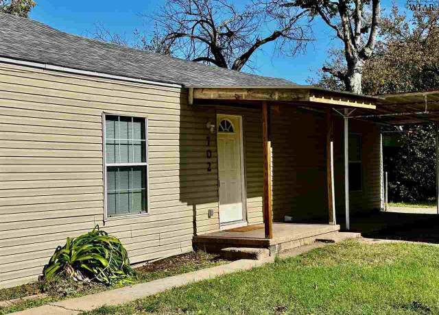 Property at 702 E Bank St, Iowa Park, TX 76367, 3 beds, 2 baths