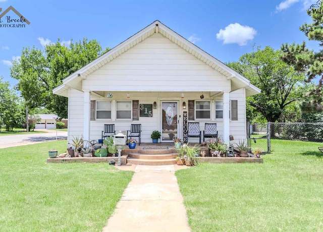 Property at 315 S Graham St, Henrietta, TX 76365, 3 beds, 2 baths