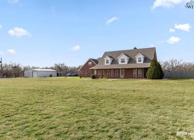 Property at 2944 Horseshoe Lake Rd, Iowa Park, TX 76367, 5 beds, 0.5 baths
