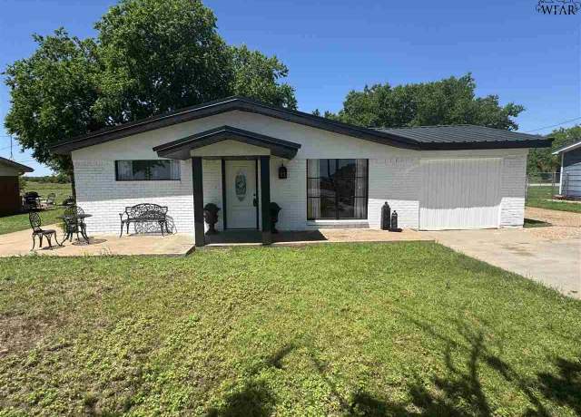 Property at 674 Bell Rd, Iowa Park, TX 76367, 3 beds, 1 bath