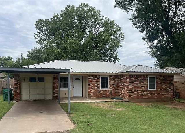 Property at 913 N Angelina Ave, Henrietta, TX 76365, 4 beds, 0.5 baths