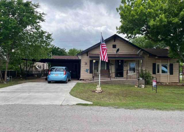 Property at 208 N Seneca St, Iowa Park, TX 76367, 3 beds, 2 baths