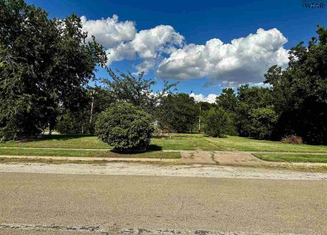 Property at 410 N East St, Seymour, TX 76380