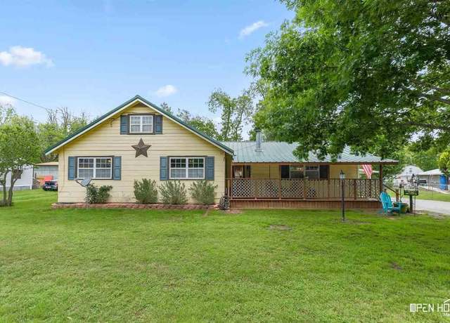 Property at 607 Park St, Burkburnett, TX 76354, 3 beds, 2 baths