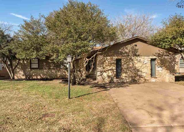 Property at 902 Dosia St, Iowa Park, TX 76367, 3 beds, 2 baths