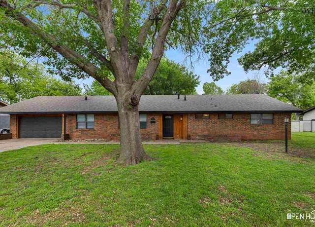 Property at 803 Aztec Dr, Burkburnett, TX 76354, 3 beds, 2 baths