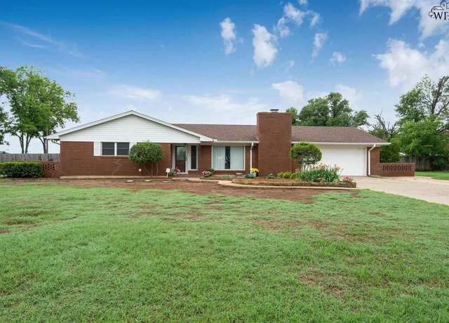 Property at 1031 Pawhuska Ln, Burkburnett, TX 76354, 4 beds, 0.5 baths