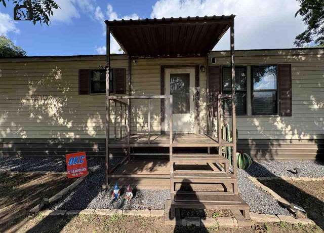Property at 201 Westwood Dr, Burkburnett, TX 76354, 3 beds, 2 baths