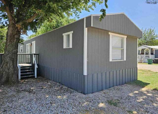 Property at 507 1/2 Tidal St Lot 9, Burkburnett, TX 76354, 4 beds, 2 baths