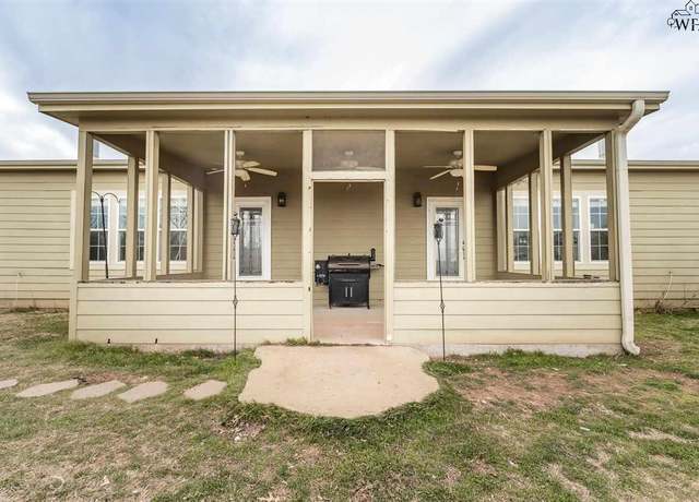 Property at 1678 Clover Ln, Wichita Falls, TX 76305, 4 beds, 4 baths