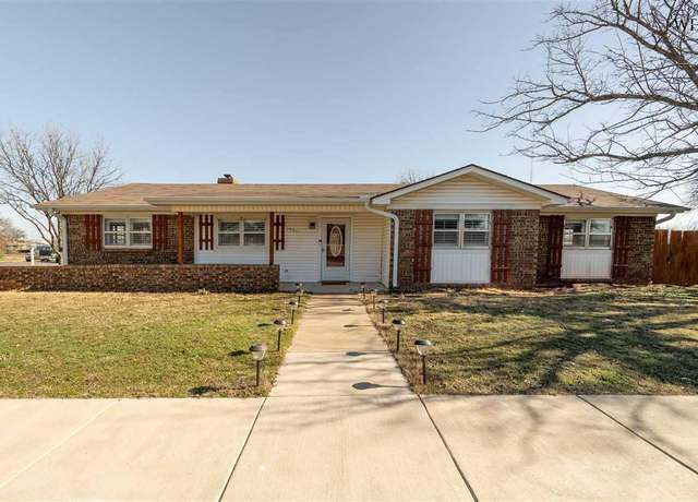 Property at 1901 Tanglewood Blvd, Wichita Falls, TX 76309, 4 beds, 0.5 baths
