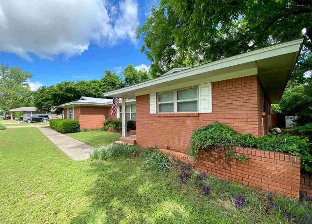 Property at 801 Sycamore Dr, Burkburnett, TX 76354, 3 beds, 3 baths