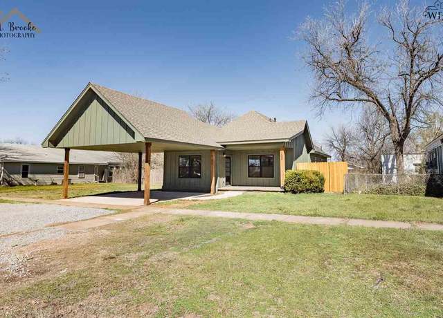 Property at 102 W Magnolia Ave, Iowa Park, TX 76367, 3 beds, 2 baths