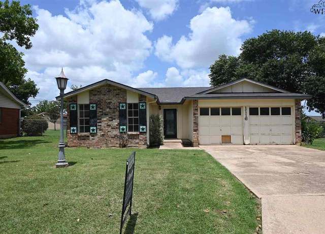 Property at 1116 W Edwards St, Olney, TX 76374, 3 beds, 0.5 baths