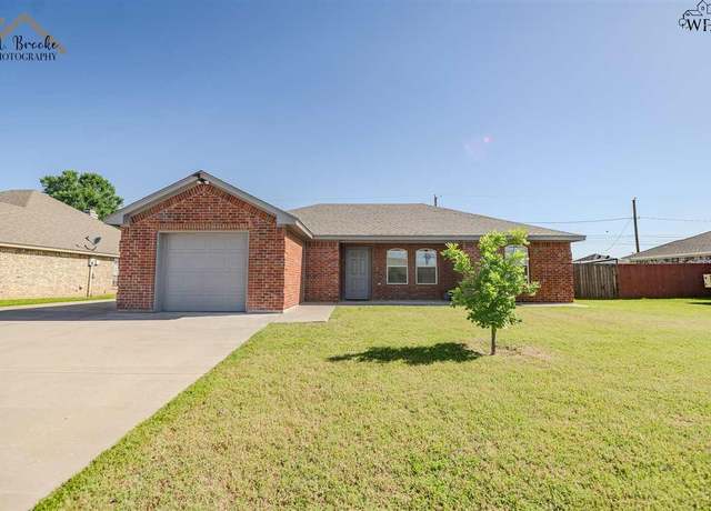 Property at 114 E Valley Dr, Iowa Park, TX 76367, 3 beds, 2 baths