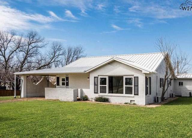 Property at 503 N Graham St, Henrietta, TX 76365, 4 beds, 2 baths
